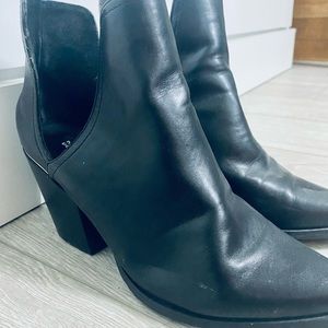 Design Lab (HBC) Black Staple Ankle Boots